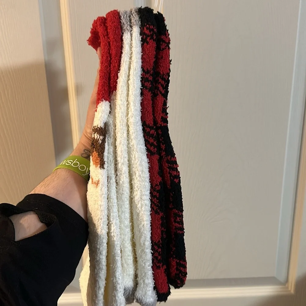 OLD NAVY CHRISTMAS COZY SOCK 3 PK: NEW WITH TAGS: ONE SIZE